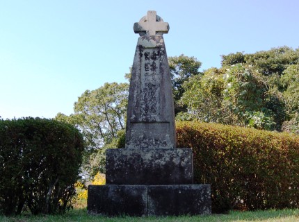 日本に初上陸したザビエルと義弘の父・島津貴久会見の碑。